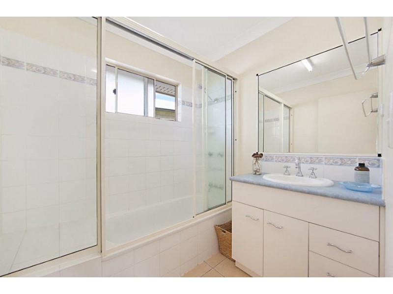 8 St Pauls Court, Mount Louisa QLD 4814