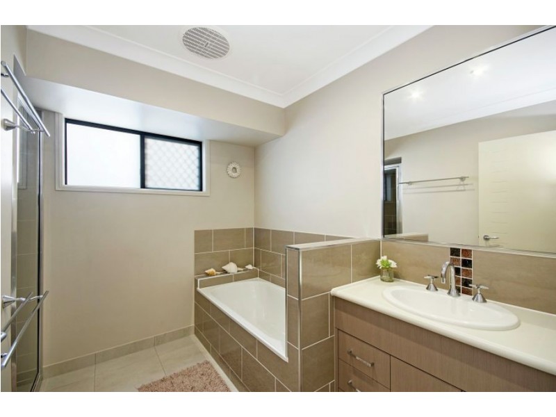 5 Barratonia Way, Mount Low QLD 4818