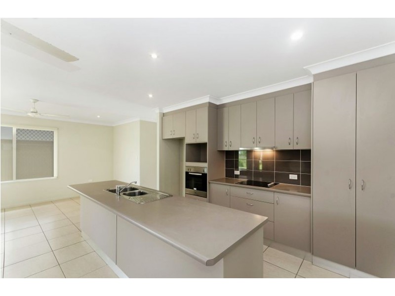 24 Hillock Crescent, Bushland Beach QLD 4818
