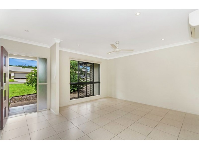 24 Hillock Crescent, Bushland Beach QLD 4818