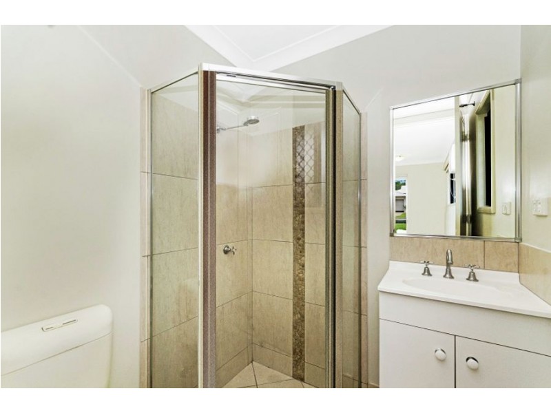 24 Hillock Crescent, Bushland Beach QLD 4818