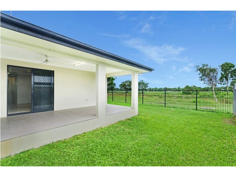 24 Hillock Crescent, Bushland Beach QLD 4818