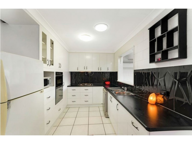 2 Hazel Street, Rasmussen QLD 4815