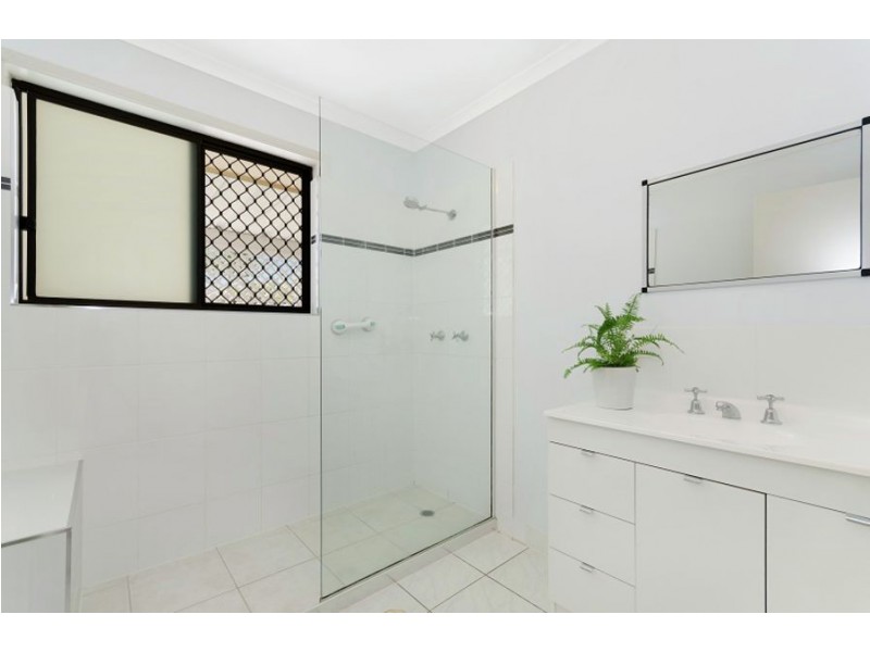 18 Leila Avenue, Rasmussen QLD 4815