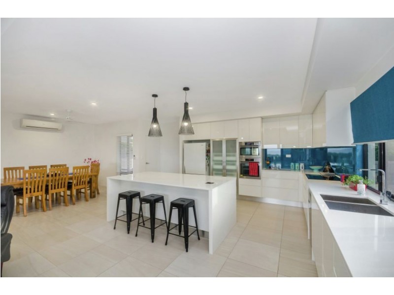15 Cashell Crescent, Bushland Beach QLD 4818