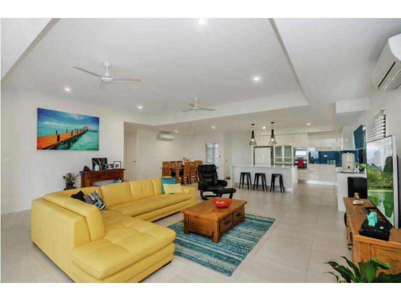 15 Cashell Crescent, Bushland Beach QLD 4818