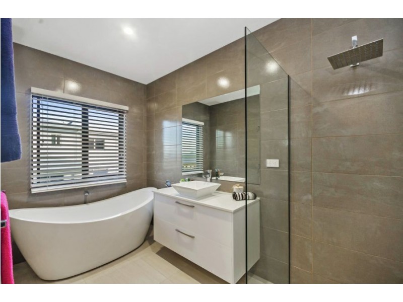 15 Cashell Crescent, Bushland Beach QLD 4818