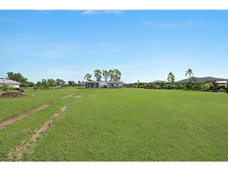 14-15 Ashman Court, Alligator Creek QLD 4816