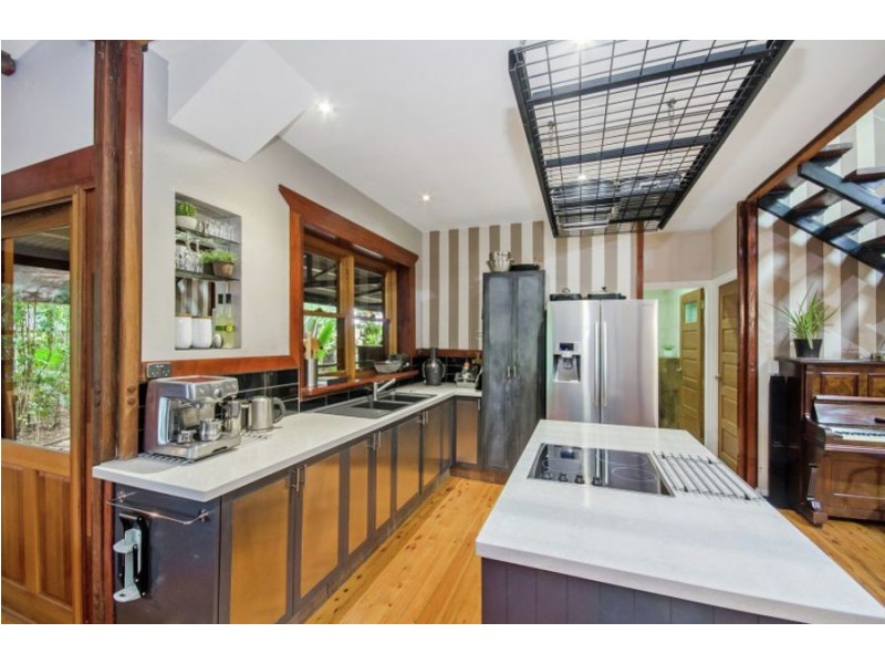 6 Mostyn Crescent, Bushland Beach QLD 4818