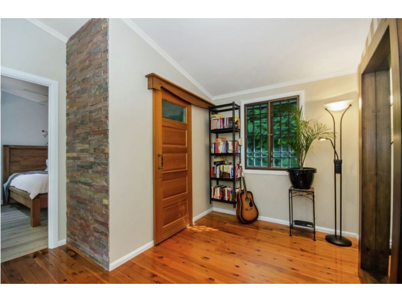 6 Mostyn Crescent, Bushland Beach QLD 4818