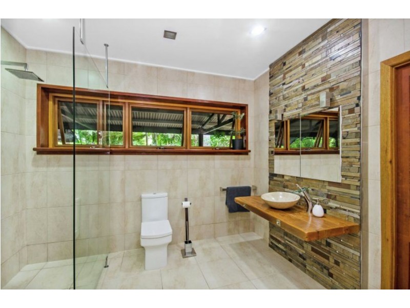 6 Mostyn Crescent, Bushland Beach QLD 4818