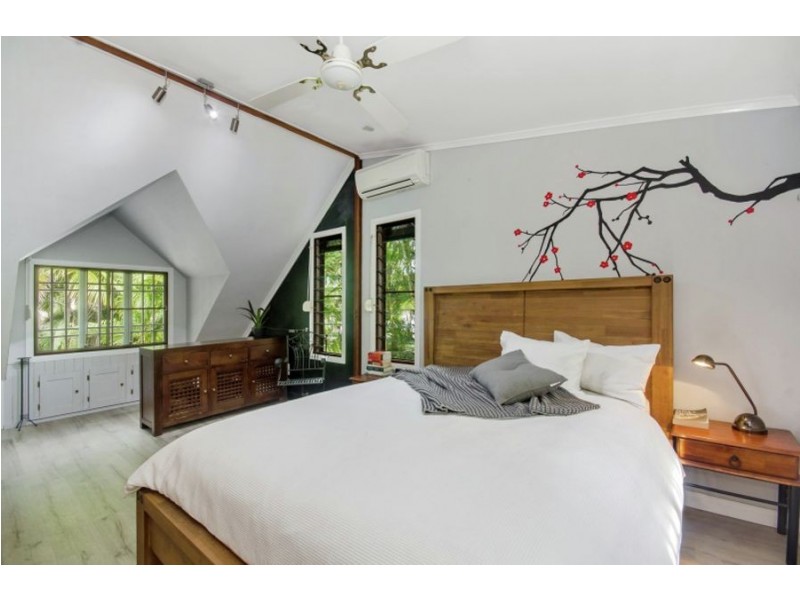 6 Mostyn Crescent, Bushland Beach QLD 4818