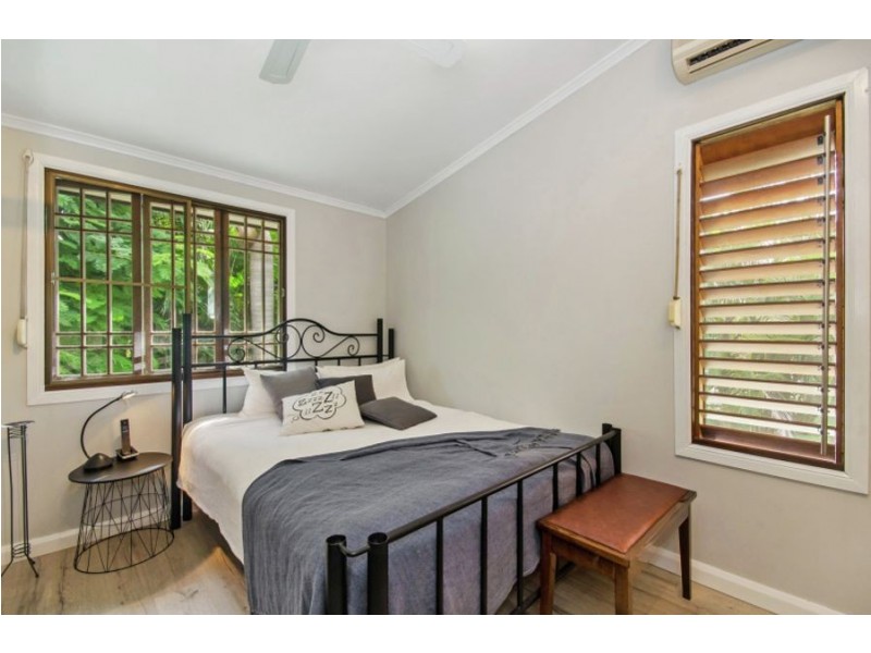 6 Mostyn Crescent, Bushland Beach QLD 4818