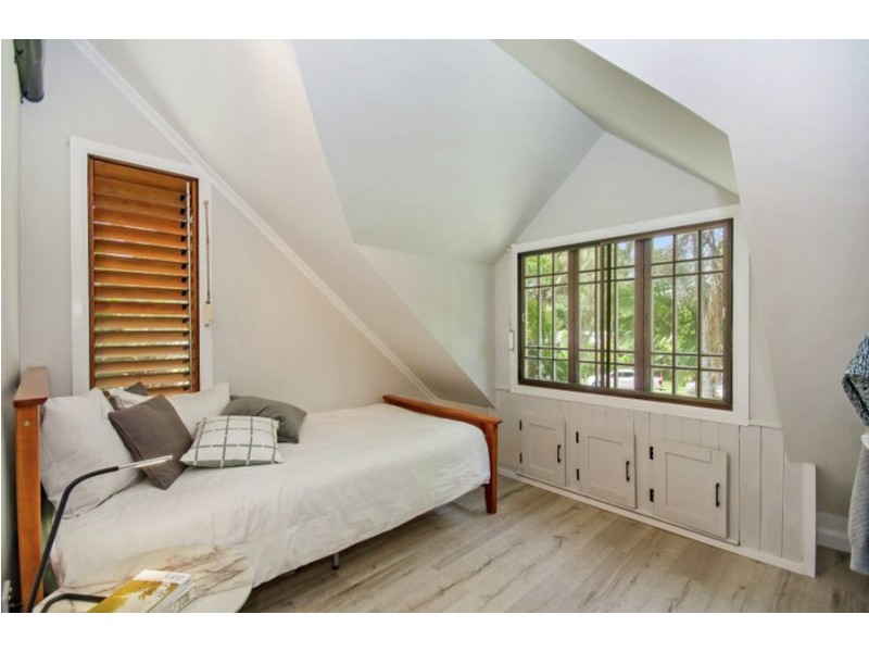 6 Mostyn Crescent, Bushland Beach QLD 4818