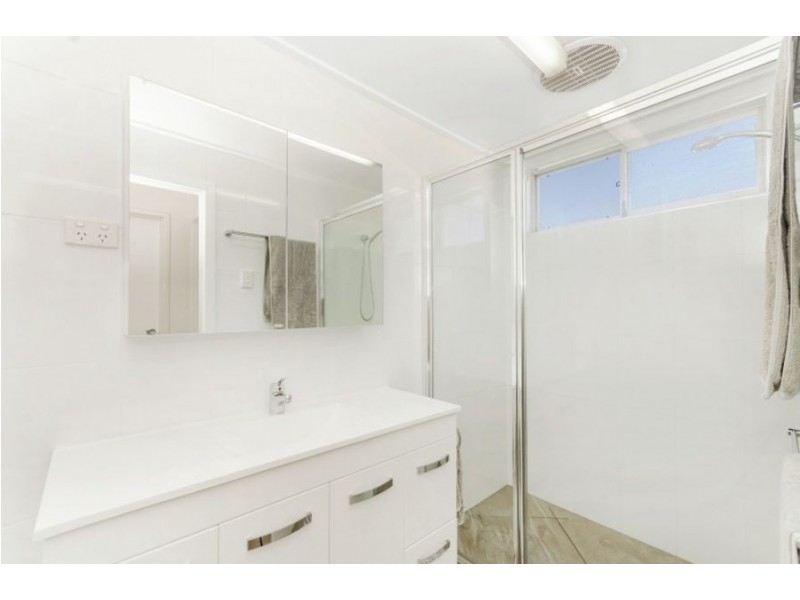 8 Bligh Street, Kirwan QLD 4817