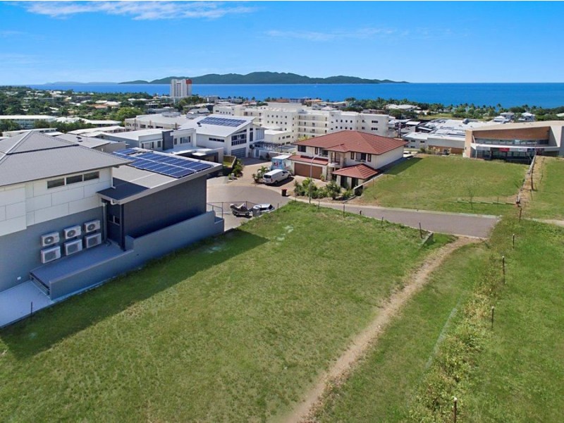 3 Panorama Court, North Ward QLD 4810