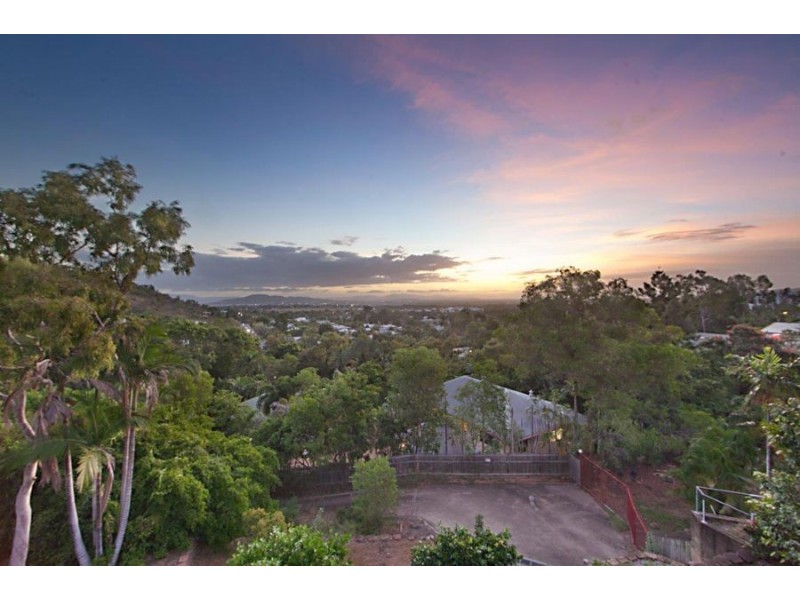 5 Woodlands Court, Belgian Gardens QLD 4810