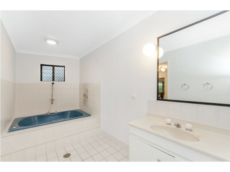 1 St James Drive, Belgian Gardens QLD 4810