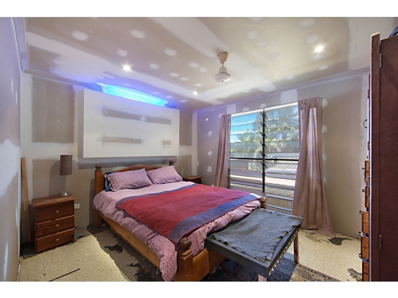 9 Coral Street, Saunders Beach QLD 4818