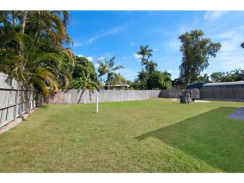 9 Coral Street, Saunders Beach QLD 4818