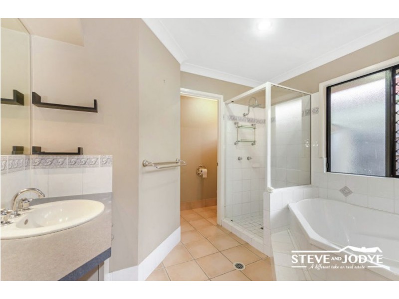 24 Joshua Crescent, Bushland Beach QLD 4818