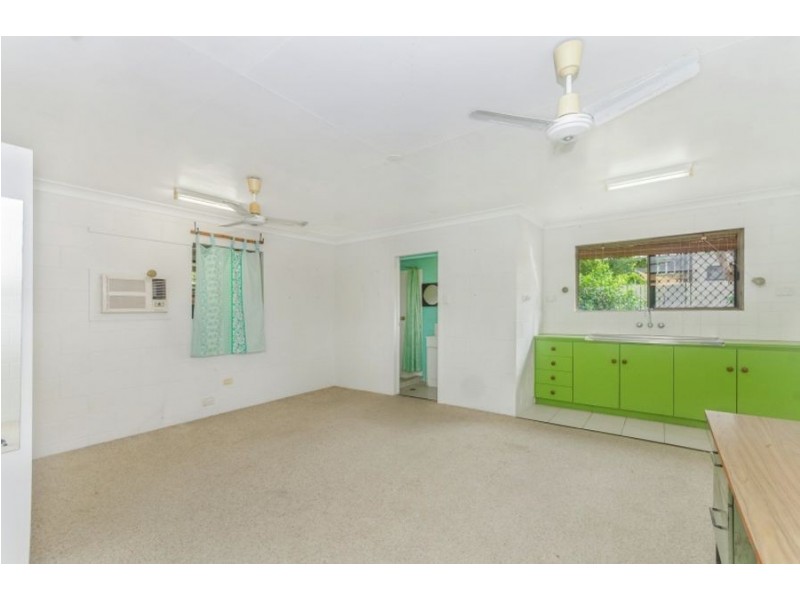 35 The Esplanade, Pallarenda QLD 4810