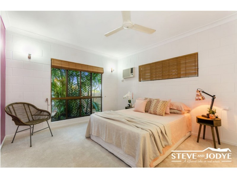 10 St Ives Street, Mount Louisa QLD 4814