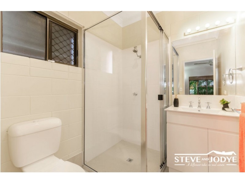 10 St Ives Street, Mount Louisa QLD 4814