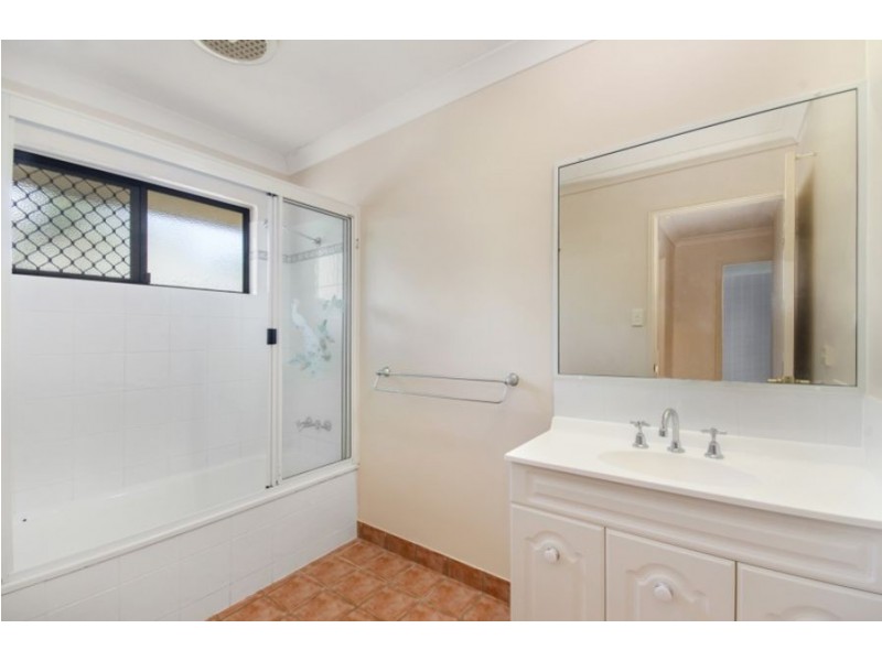 8 Pacific Avenue, Bushland Beach QLD 4818