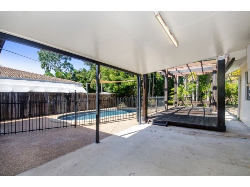 8 Pacific Avenue, Bushland Beach QLD 4818