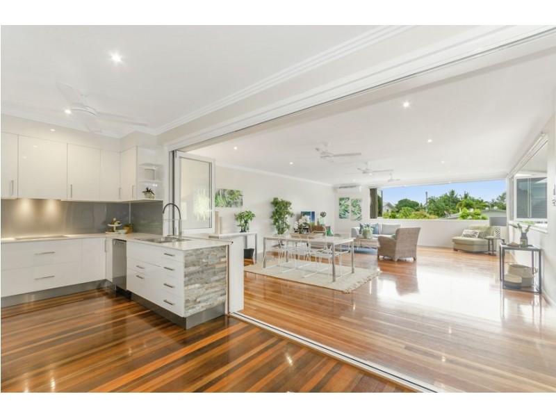 13 Esk Street, Rowes Bay QLD 4810