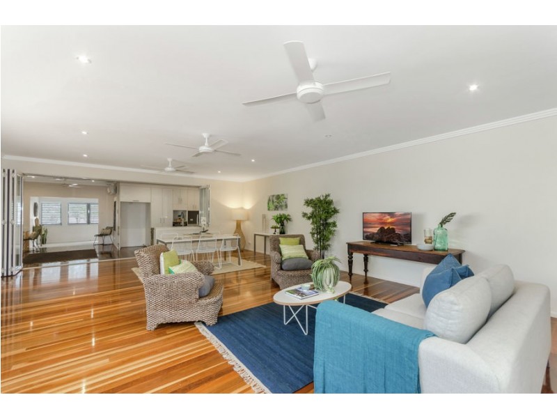 13 Esk Street, Rowes Bay QLD 4810