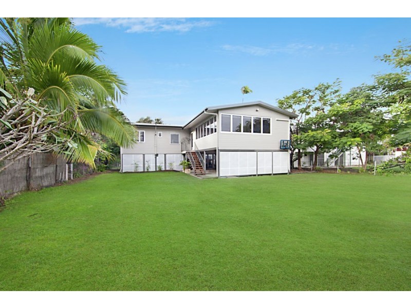13 Esk Street, Rowes Bay QLD 4810