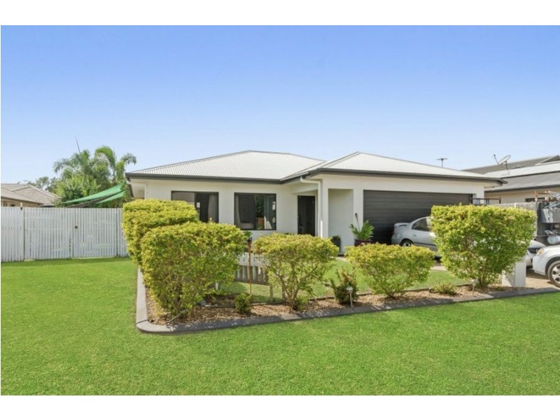 4 Bluff Street, Bushland Beach QLD 4818