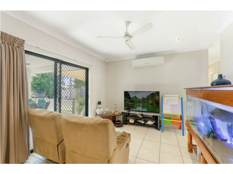 4 Bluff Street, Bushland Beach QLD 4818