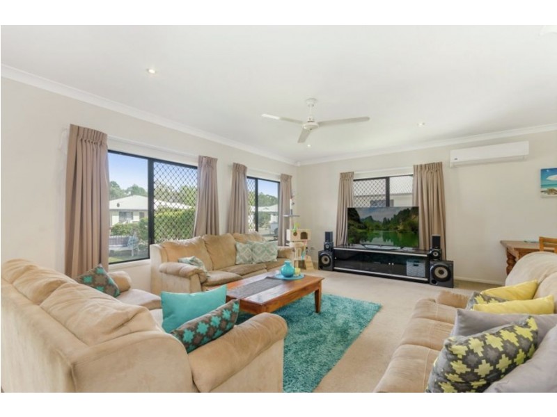 4 Bluff Street, Bushland Beach QLD 4818