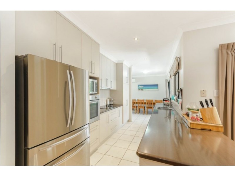 4 Bluff Street, Bushland Beach QLD 4818