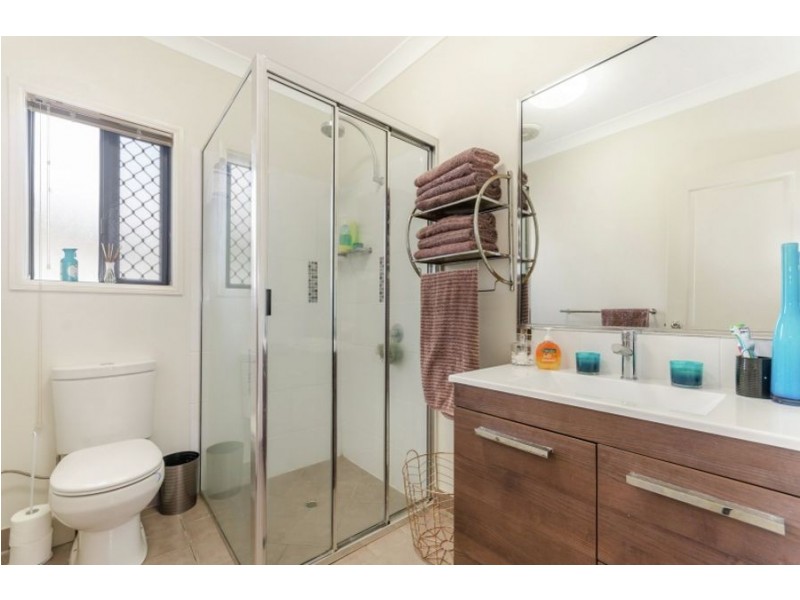 4 Bluff Street, Bushland Beach QLD 4818