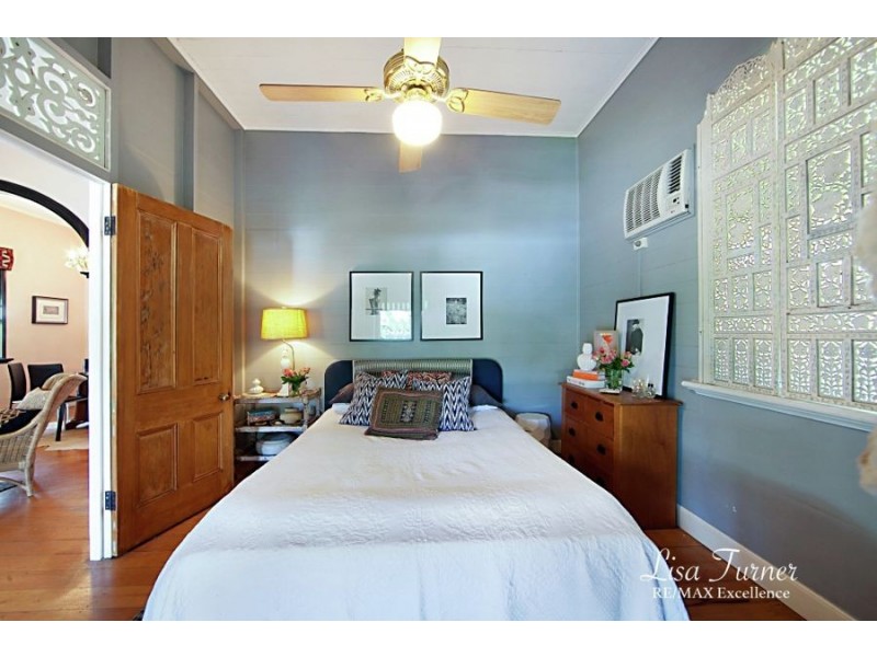 18 Margaret Street, West End QLD 4810