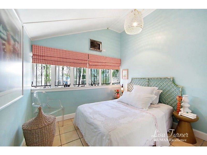 18 Margaret Street, West End QLD 4810