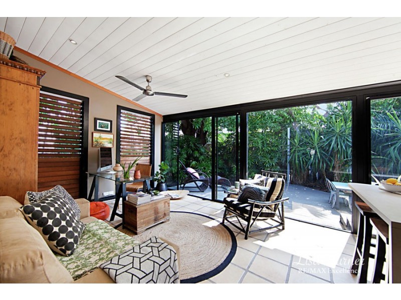 18 Margaret Street, West End QLD 4810