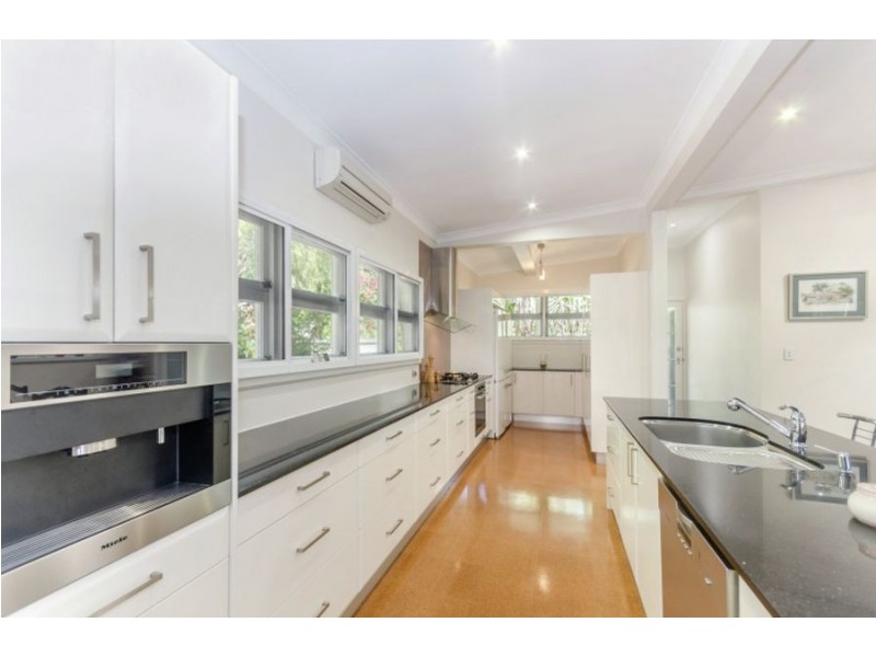 13 Stanton Terrace, North Ward QLD 4810