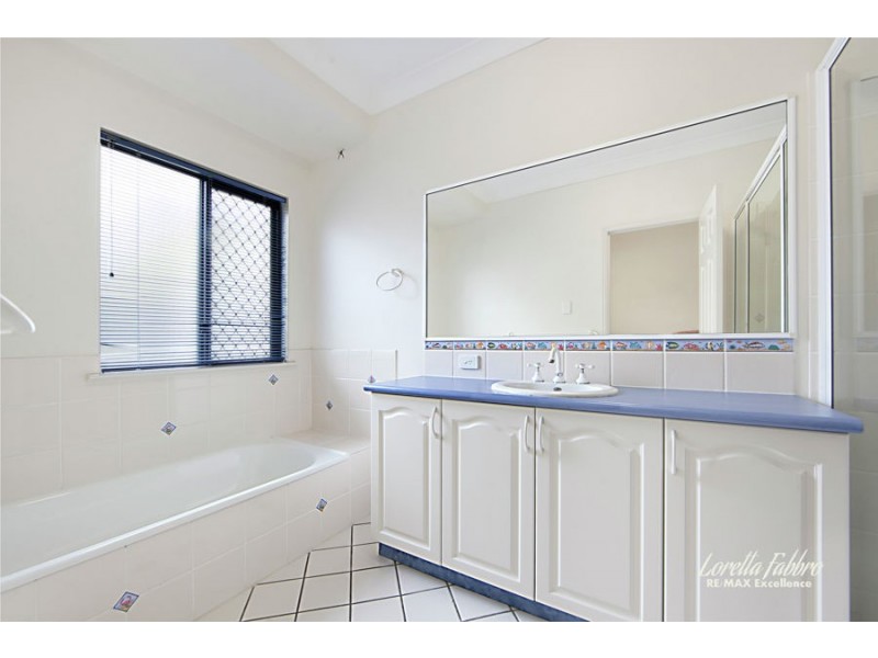 1 St Helens Drive, Mount Louisa QLD 4814