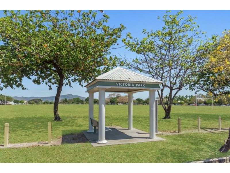 8/2 Macrossan Street, South Townsville QLD 4810