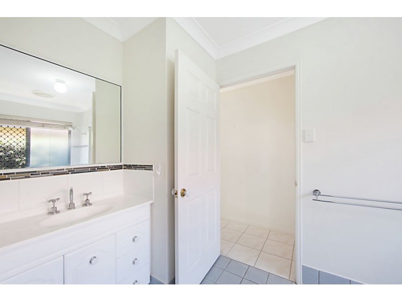 15 Squires Crescent, Kirwan QLD 4817