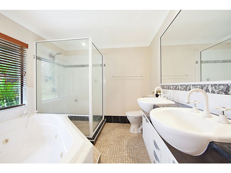 8 Waterside Place, Idalia QLD 4811