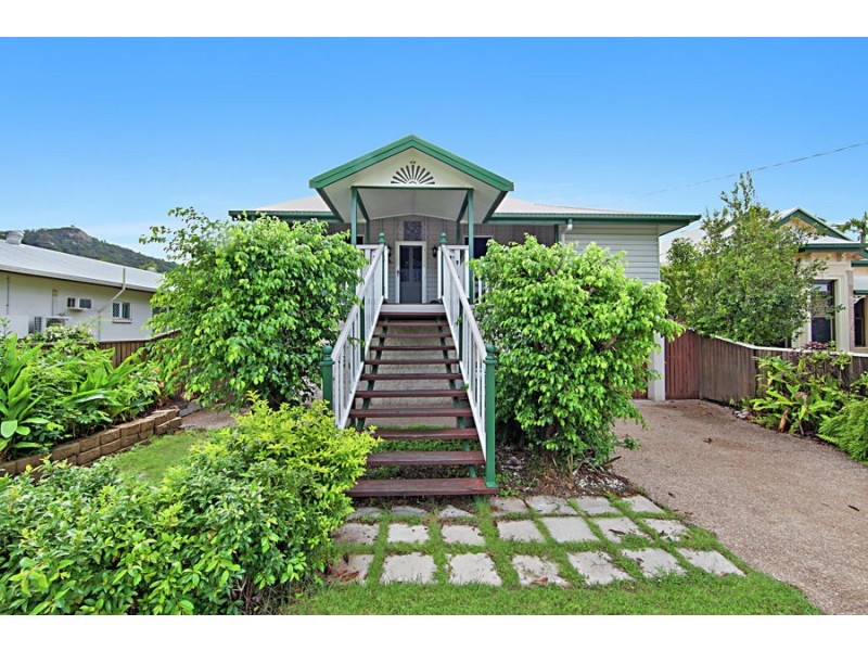 13 Leigh Street, West End QLD 4810