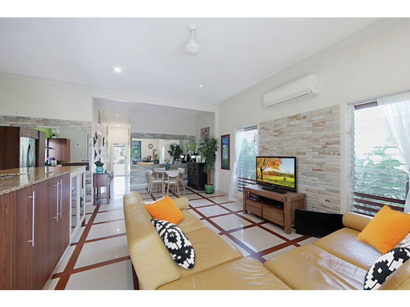 13 Leigh Street, West End QLD 4810