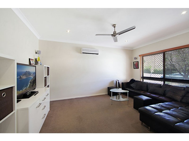 55 Crestbrook Drive, Mount Louisa QLD 4814