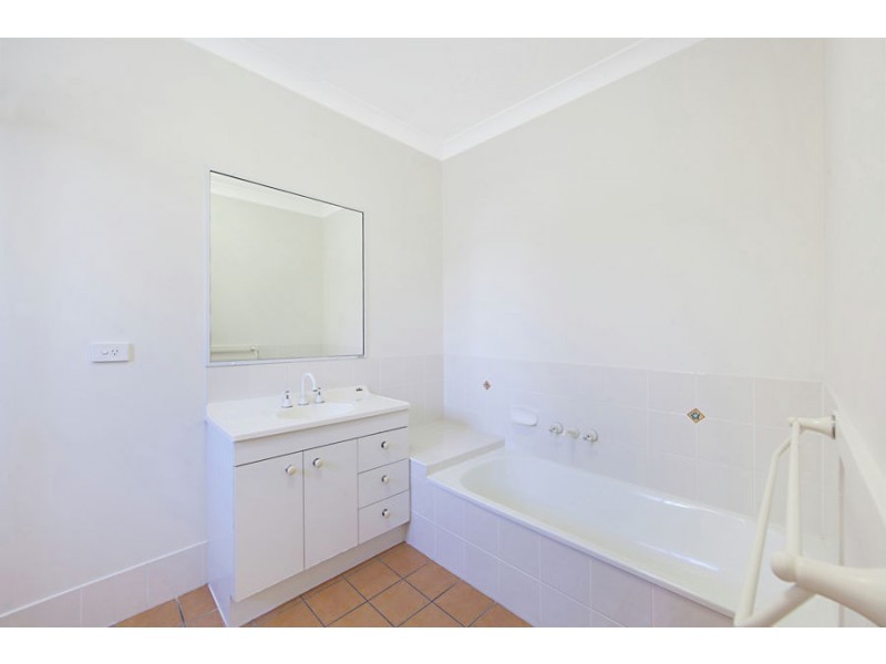 15 Riovista Way, Kirwan QLD 4817